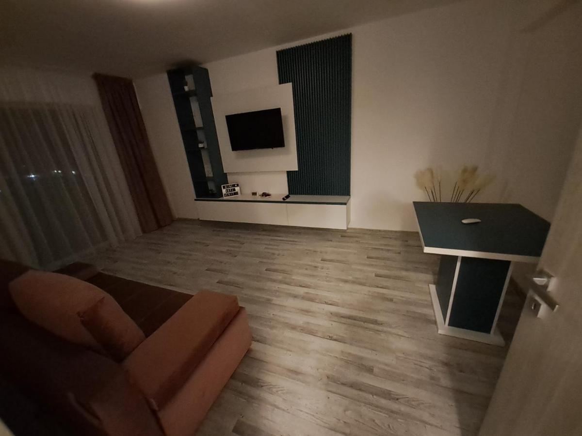 Happy Rental Apartments 2 Craiova Exterior photo