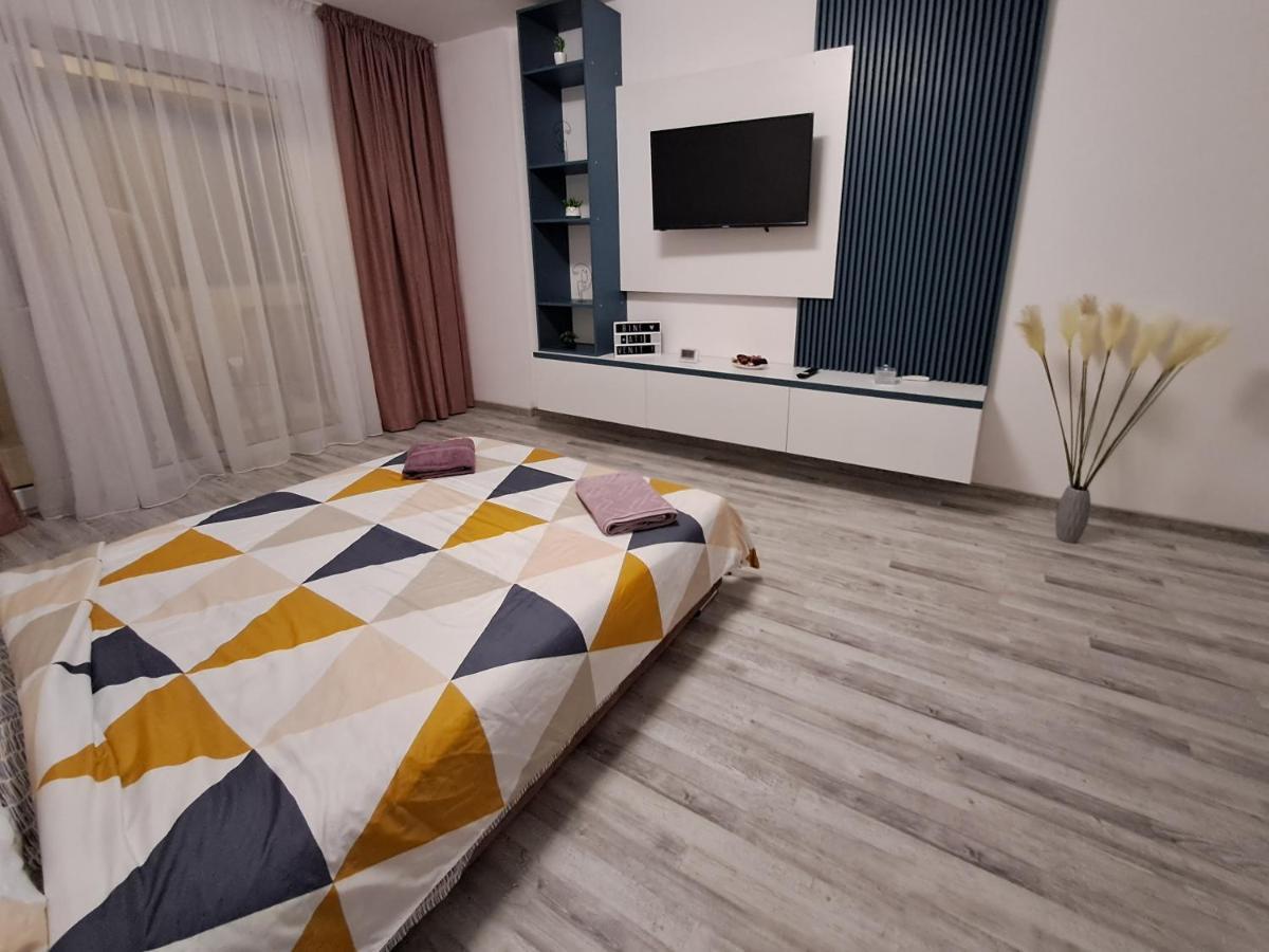 Happy Rental Apartments 2 Craiova Exterior photo